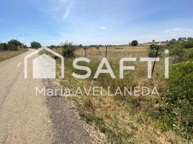 A la venta parcela residencial en una zona tranquila a 10 minutos de León. photo 0
