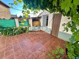 ¡Casa de pueblo con patio y jardín en Toral de los Guzmanes! Lista para entrar a vivir! photo 0