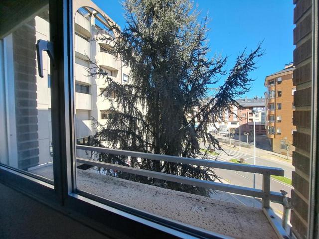 PISO DE CUATRO HABITACIONES EN LA ZONA ALTA DE PONFERRADA photo 0