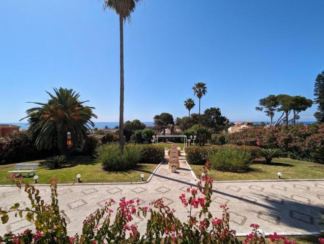 Casa Magnífica con Vista al Mar en Estepona photo 0