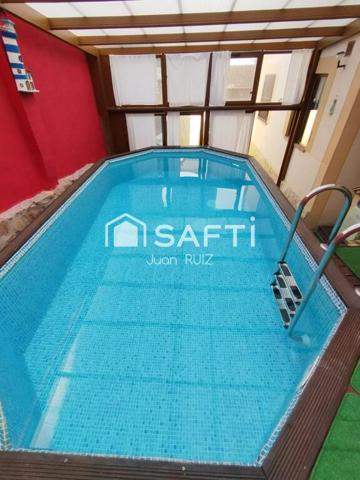 Casa con patio y piscina cubierta: ¡Vive o invierte en tu futuro! photo 0