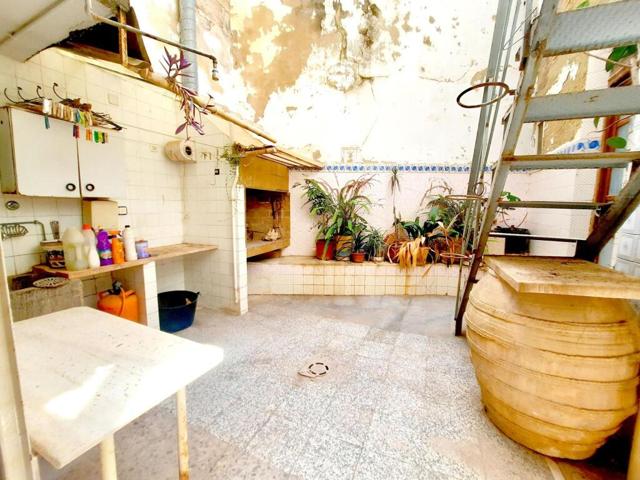 Casa de grandes dimensiones en pleno centro histórico photo 0