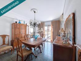 Piso para entrar a vivir con balcón y vistas despejadas photo 0