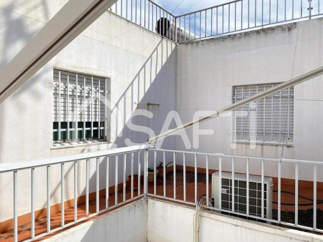 Amplia casa en Alberic con 3 terrazas y mucho potencial. photo 0