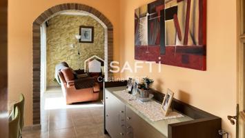 OPORTUNIDAD! Casa unifamiliar con espacio, luz y comodidad photo 0