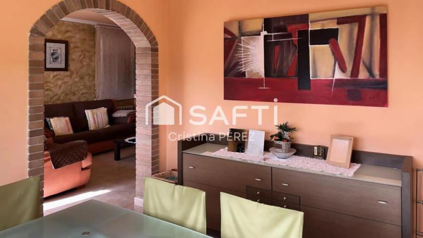 OPORTUNIDAD! Casa unifamiliar con espacio, luz y comodidad photo 0