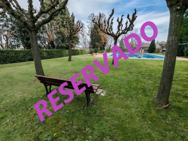 SORPRENDETE CON ESTA MARAVILLA EN HOSTALRIC. Piscina, jardín, zona barbacoa y pista de tenis. photo 0