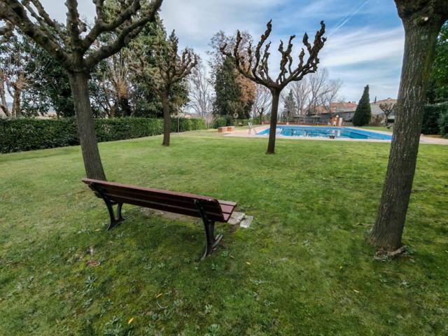 SORPRENDETE CON ESTA MARAVILLA EN HOSTALRIC. Piscina, jardín, zona barbacoa y pista de tenis. photo 0