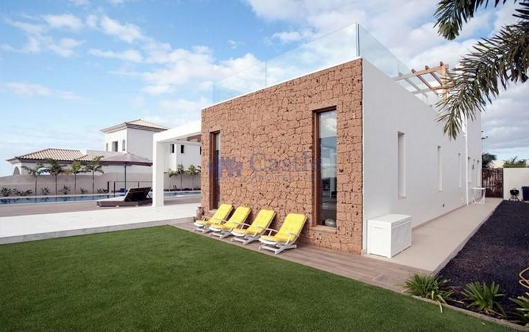 ID - 21707 Villa Infiniti For Sale in the coast of La Caleta photo 0