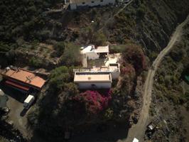 Finca rústica de 70 hectáreas con casa de 500 m2 de arquitectura abierta photo 0