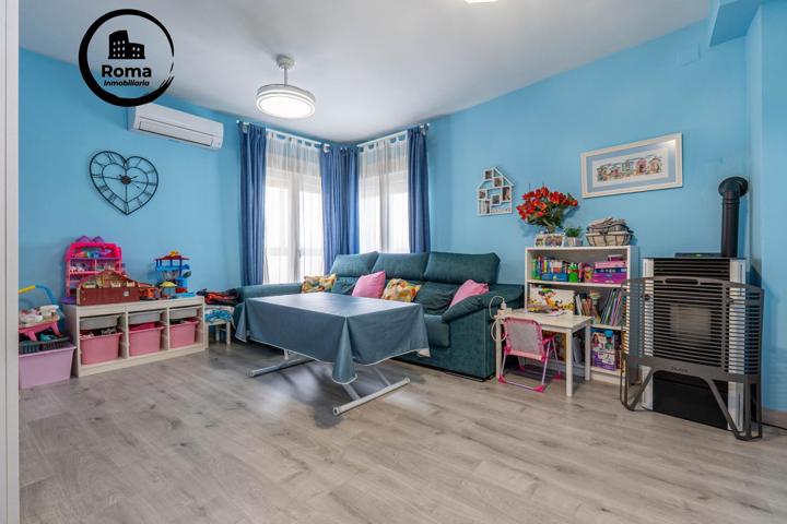 Precioso piso de 3 dormitorios, 2 baños, balcón y 2 plazas de garaje en Santa Fe photo 0