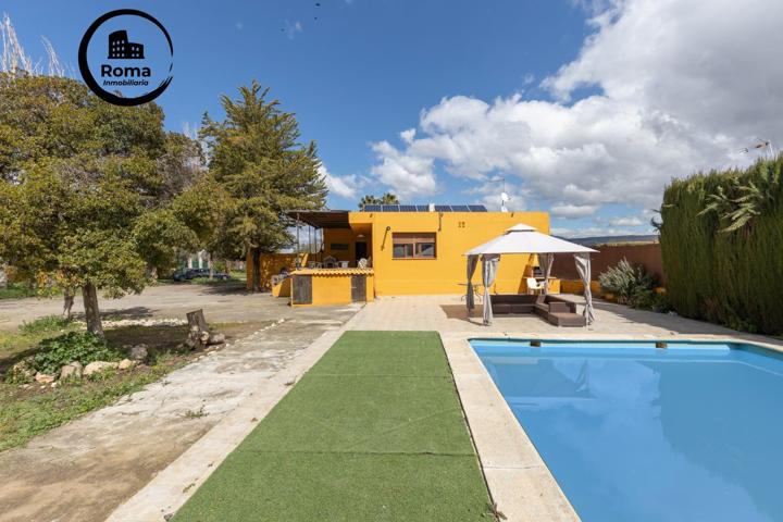 Chalet en La Zubia con gran parcela y piscina propia photo 0