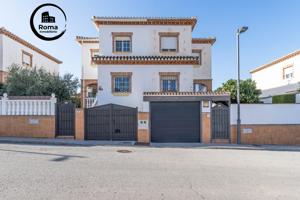 ¡¡ESPECTACULAR CASA PAREADA CON PISCINA!! photo 0
