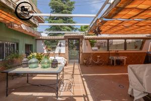 Preciosa casa adosada de 3 dormitorios, con garaje doble de 53 m2 y patio de 77 m2 en Belicena photo 0