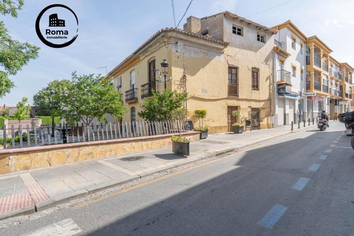 Casa de tres plantas con 288 m2 a reformar frente al Ayuntamiento de Ogíjares photo 0