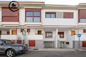 !! IMPRESIONANTE VIVIENDA JUNTO CENTRO COMERCIAL NEVADA !! photo 0