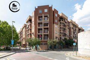 Piso en Urbanización con Piscina en Zona Periodistas junto a Avenida de Andalucia photo 0