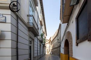 Impresionante piso en dos alturas en el corazón de Granada photo 0