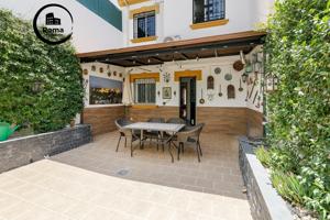 Preciosa casa reformada de 3 dormitorios con patios y terraza en Cenes de la Vega photo 0