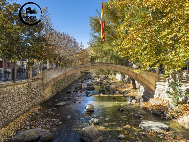Amplia y luminosa casa en esquina en Pinos Genil. photo 0