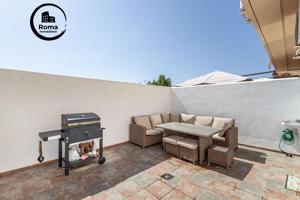 ¡Tu casa ideal te espera en Los Ogíjares! Tranquilidad, vistas y espacio para toda la familia photo 0