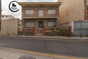 SE VENDE CASA CON UNA PARCELA DE 518 m2 (EN EL CENTRO DE LOS OGÍJARES). photo 0