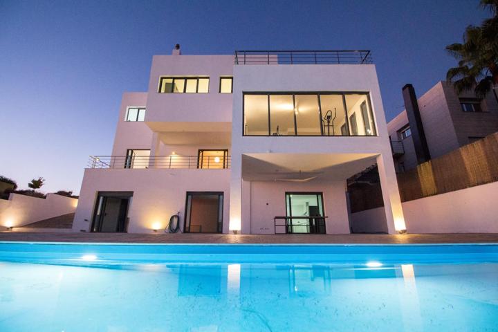 Chalet MINIMALISTA de DISEÑO MODERNO en venta en La Zubia. photo 0