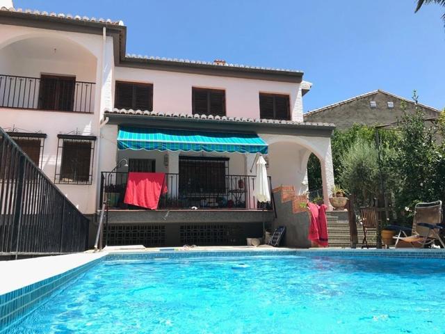 INVERSIÓN!!! GRAN CHALET EN PLENO CENTRO DE LA ZUBIA!!! photo 0