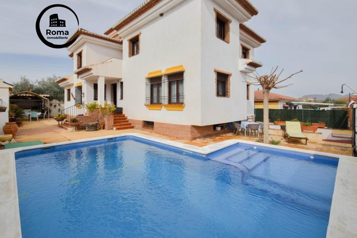 ¡Impresionante chalet dividido en dos viviendas! photo 0