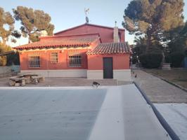 Villa En venta en Alfajarín photo 0