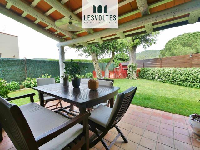 Casa - Chalet en venta en Mont-ras de 212 m2 photo 0