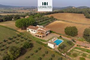 Casa - Chalet en venta en LA BISBAL D&#x27;EMPORDÀ de 450 m2 photo 0