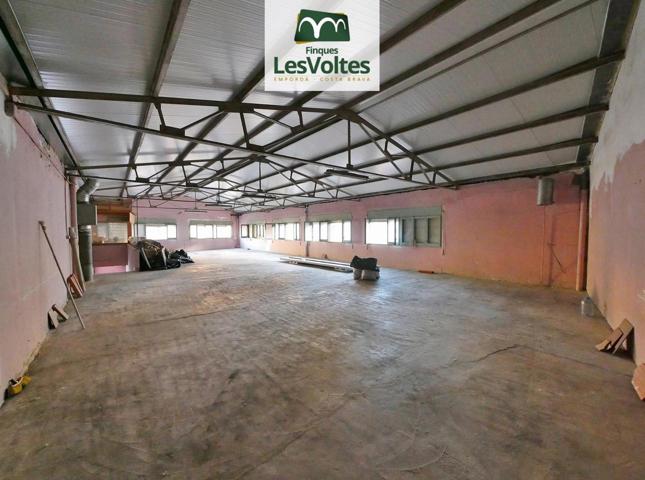 NAVE INDUSTRIAL CÉNTRICA DE 250 M2, EN PRIMERA PLANTA SIN ASCENSOR, EN ALQUILER EN LA BISBAL DE EMPORDÀ. photo 0