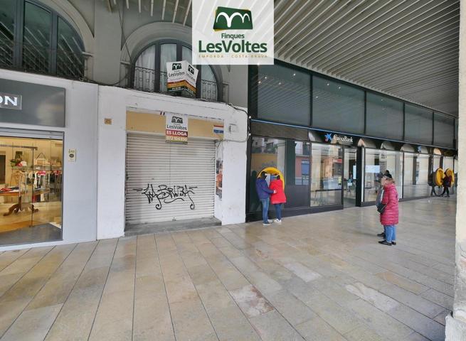 LOCAL COMERCIAL EN EL CENTRO DE LA BISBAL D&#x27;EMPORDÀ, IDEAL PARA SUPERMERCADOS O GRANDES SUPERFÍCIES. ACCESO POR 2 CALLES, PÁRQUING Y MUELLE DE CARGA. photo 0