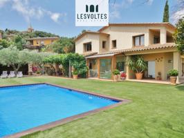 Casa - Chalet en venta en Mont-ras de 564 m2 photo 0