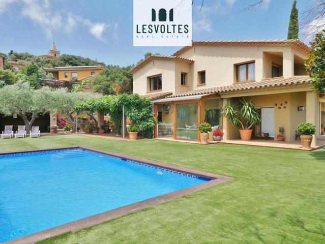 Casa - Chalet en venta en Mont-ras de 564 m2 photo 0