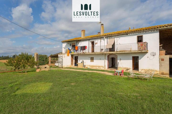 Casa - Chalet en venta en Sant Jordi Desvalls de 370 m2 photo 0