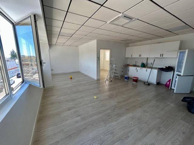 Estudio en una planta con 2 habitaciones. photo 0