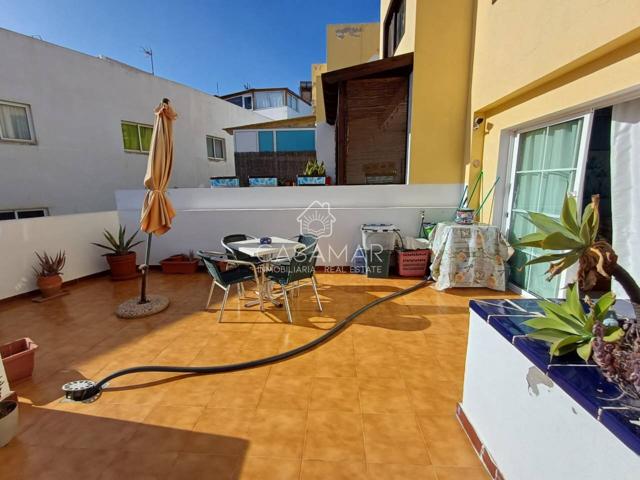 ¡Oportunidad en el corazón de Corralejo! Se vende un luminoso piso en primera planta con una amplia terraza privada. photo 0