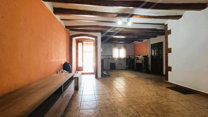 Unifamiliar adosada - Torrelavit photo 0