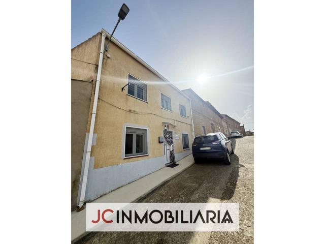 Estupenda casa con un gran jardín en Villacid de Campos. photo 0