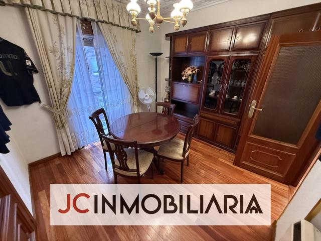 Estupendo piso en la calle Casasola, junto a la plaza Vadillos. photo 0