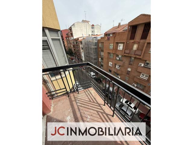 Piso en venta en Las Delicias(47013) photo 0