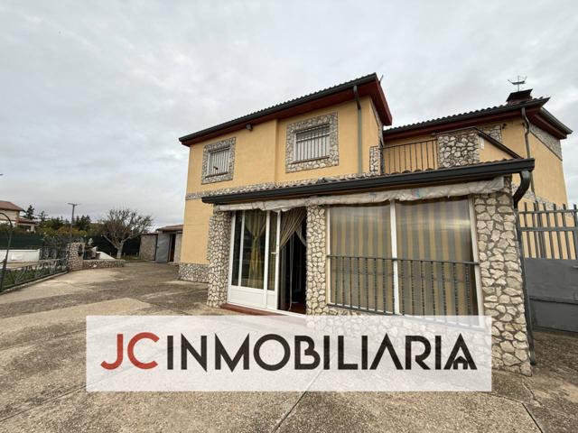 Preciosa casa en perfecto estado en una finca con piscina de 1144m2. photo 0