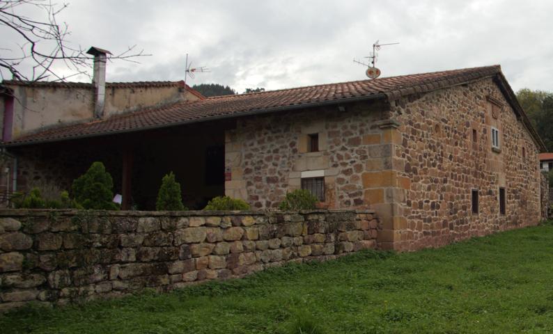 Villa En venta en Los Corrales de Buelna photo 0