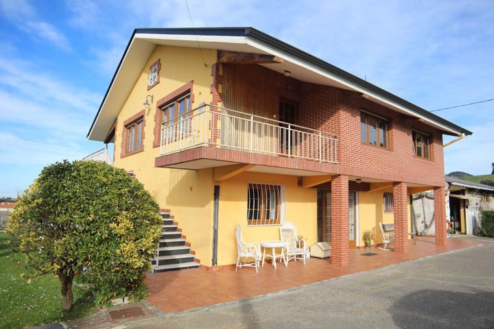 Villa En venta en Miengo photo 0