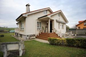 Villa En venta en Suances photo 0