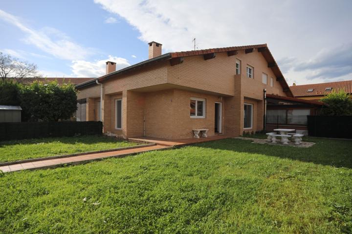 Villa En venta en Torrelavega photo 0
