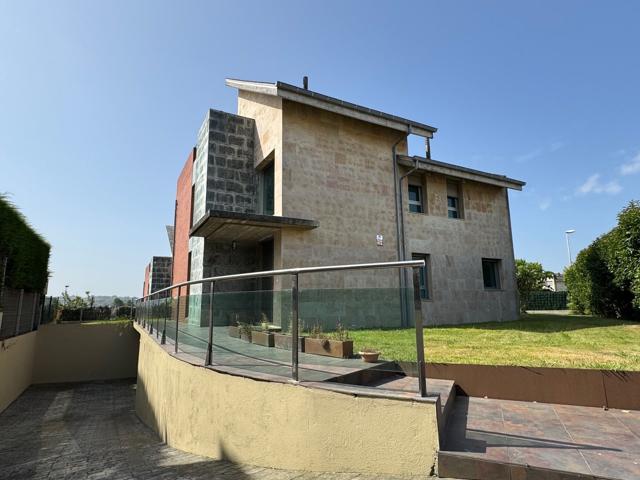 Villa En venta en Santa Cruz de Bezana photo 0