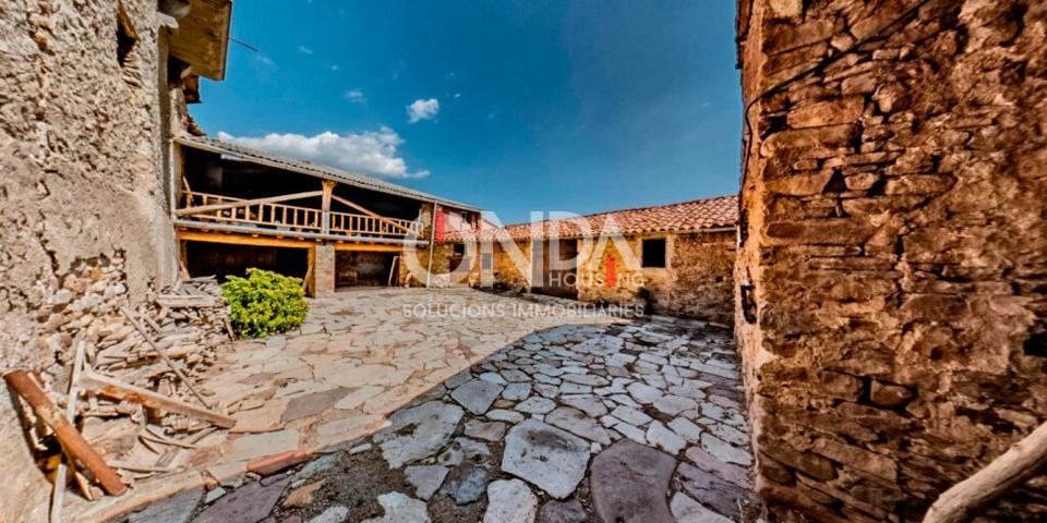 IMPRESIONANTE MASIA DE PATRIMONIO CULTURAL EN EL CENTRO DE ESTAVILL CON HUERTO ( VALL FOSCA) photo 0